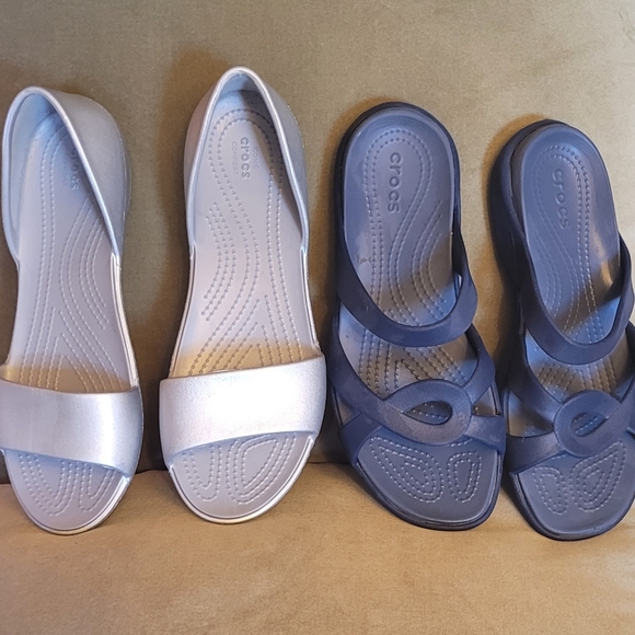 2 Pair of Crocs - Picture 2 of 3